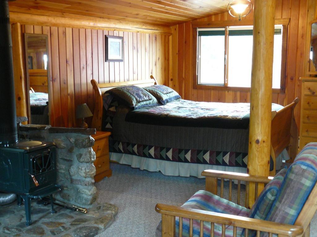 Hitching Post Resort Келоуна Номер фото