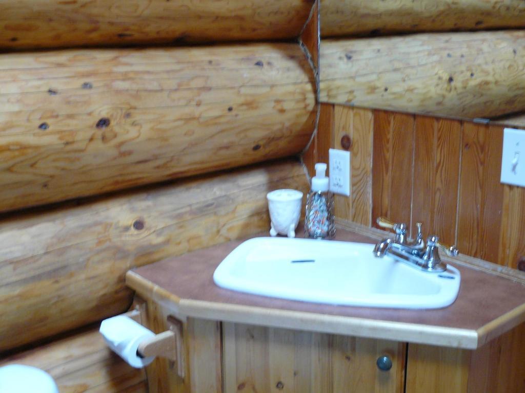 Hitching Post Resort Келоуна Номер фото
