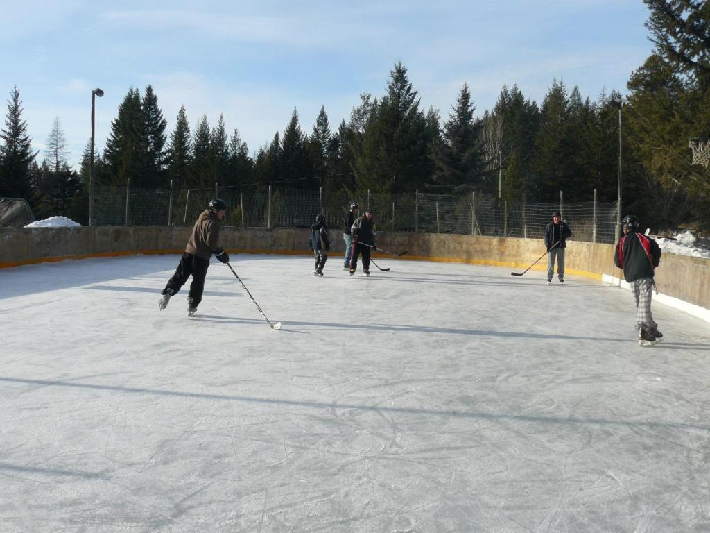 Hitching Post Resort Келоуна Экстерьер фото