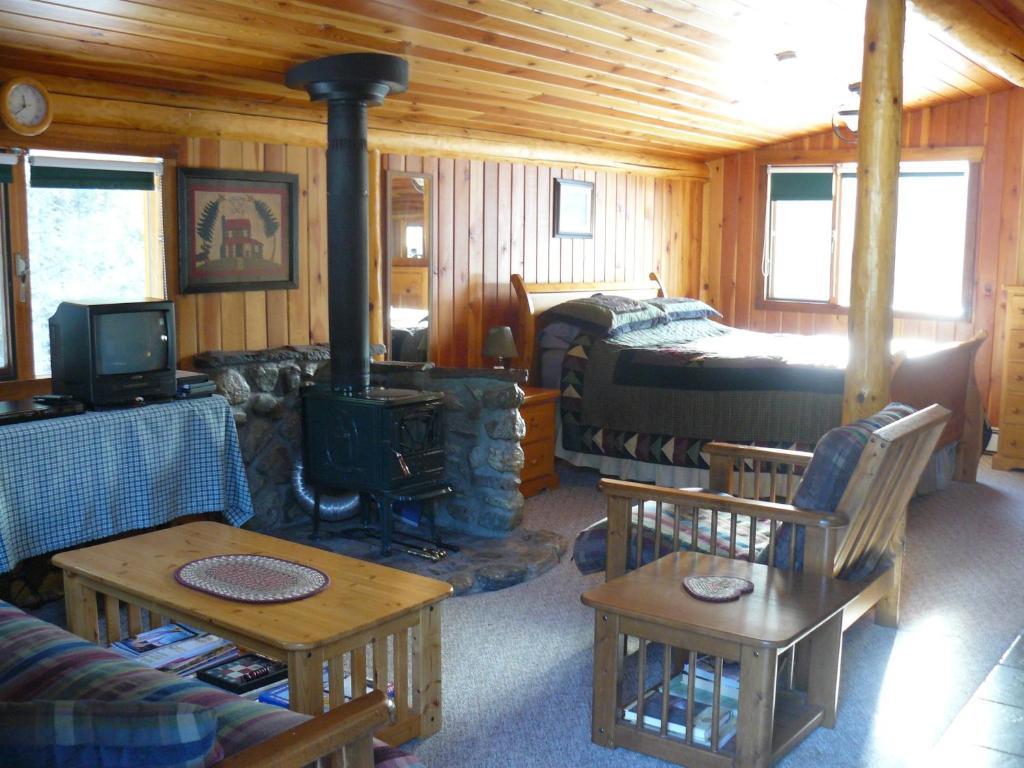 Hitching Post Resort Келоуна Номер фото