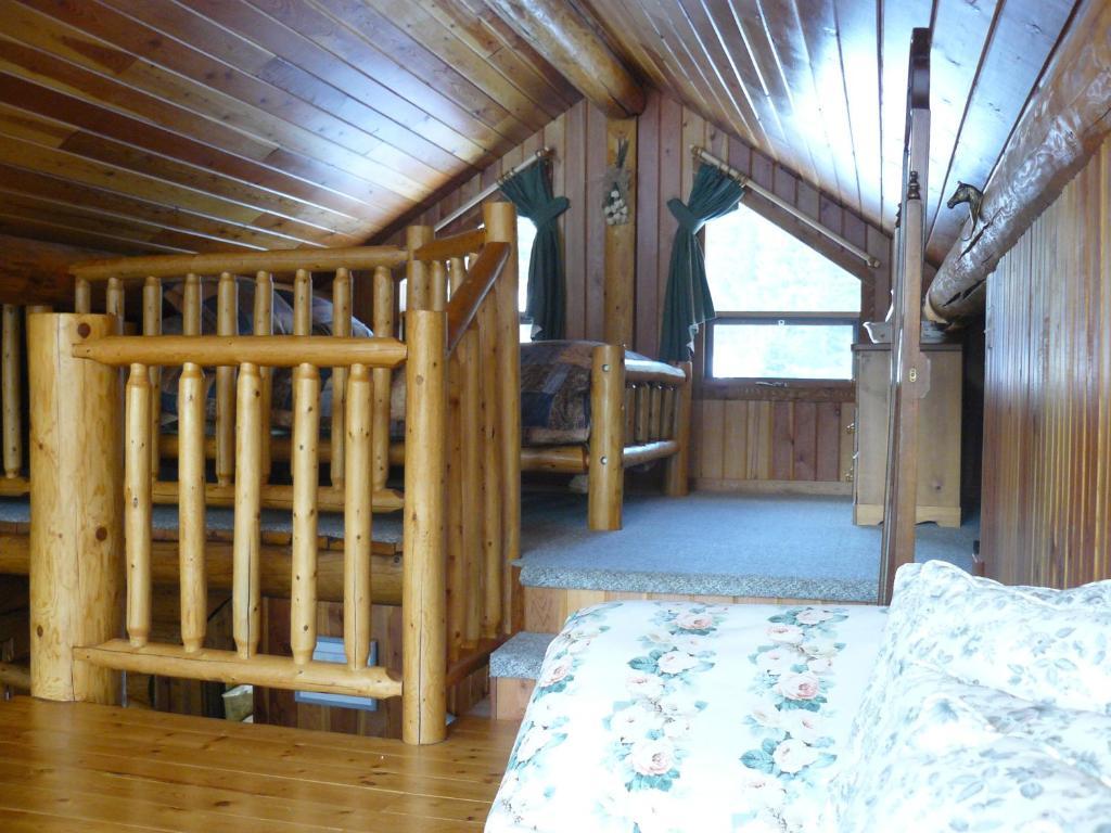 Hitching Post Resort Келоуна Номер фото
