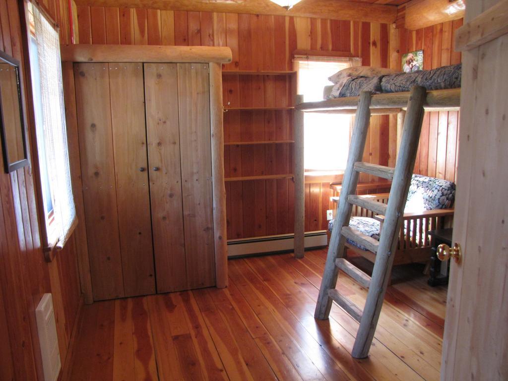 Hitching Post Resort Келоуна Экстерьер фото