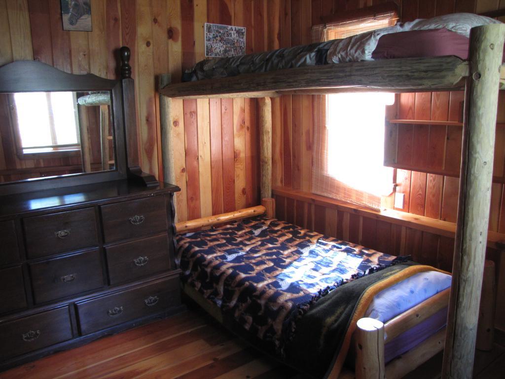 Hitching Post Resort Келоуна Экстерьер фото