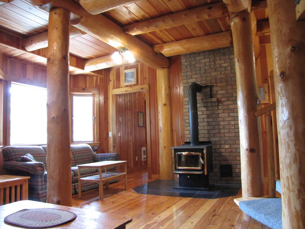 Hitching Post Resort Келоуна Экстерьер фото