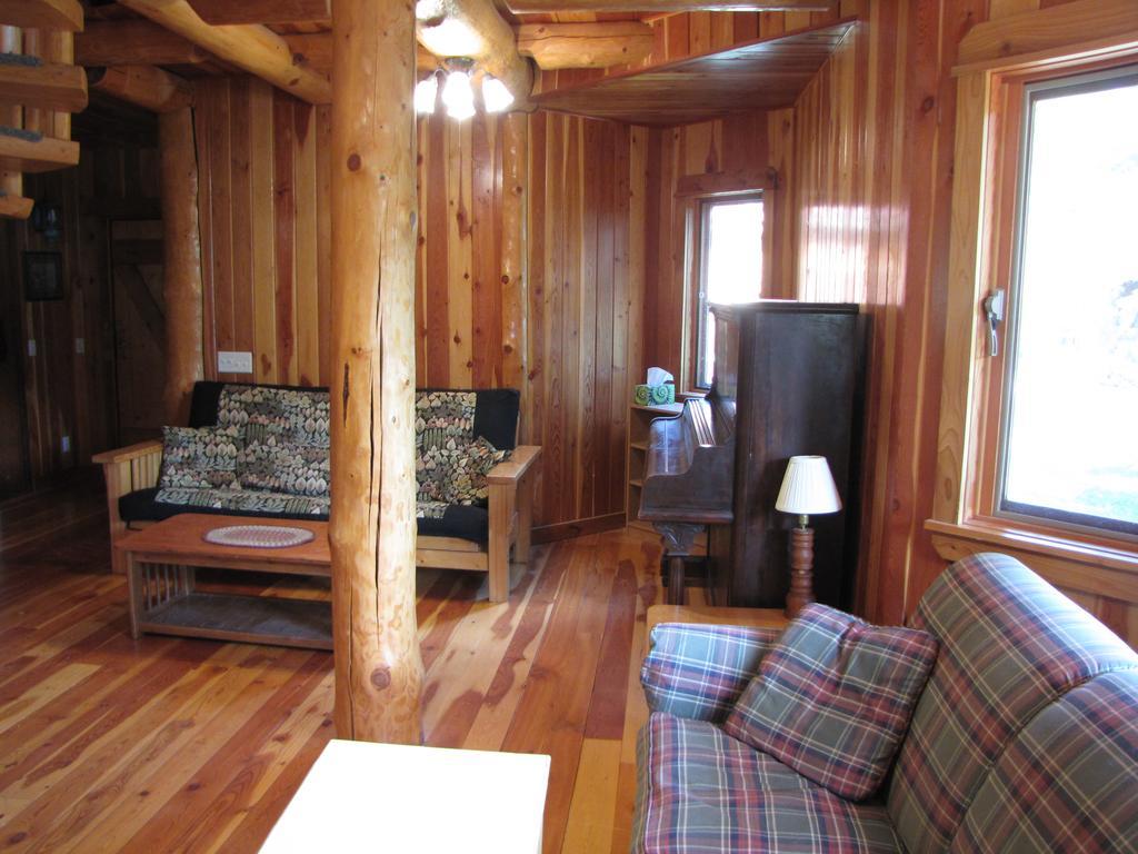 Hitching Post Resort Келоуна Экстерьер фото