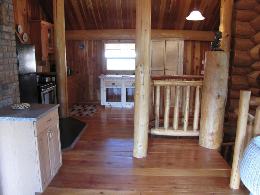 Hitching Post Resort Келоуна Экстерьер фото