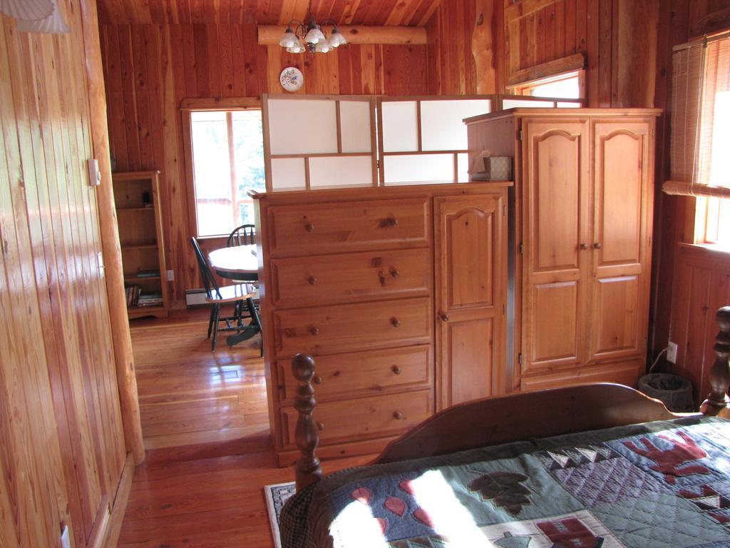 Hitching Post Resort Келоуна Экстерьер фото