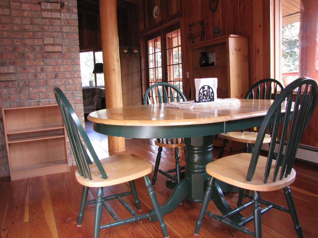 Hitching Post Resort Келоуна Экстерьер фото