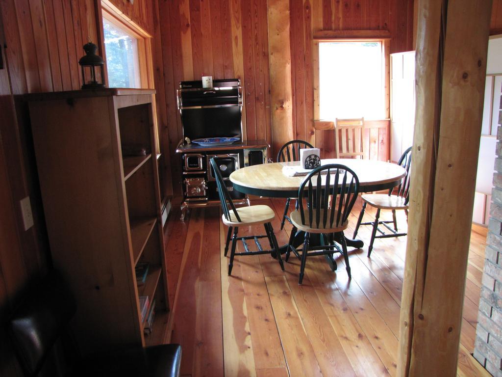 Hitching Post Resort Келоуна Экстерьер фото