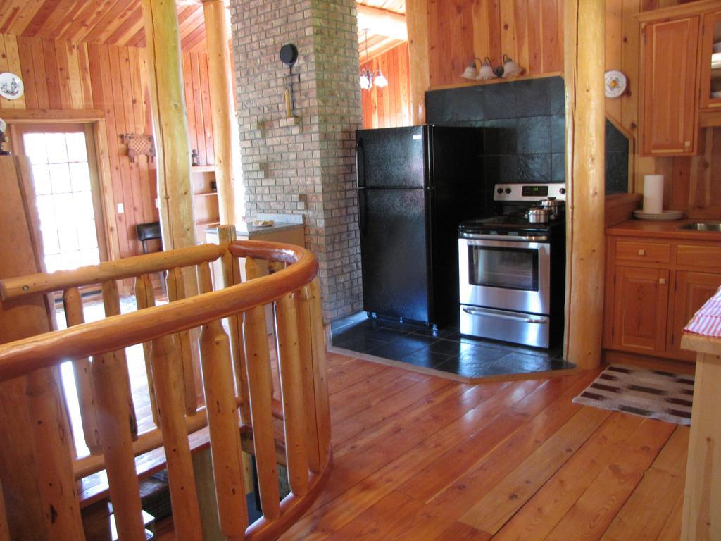 Hitching Post Resort Келоуна Экстерьер фото