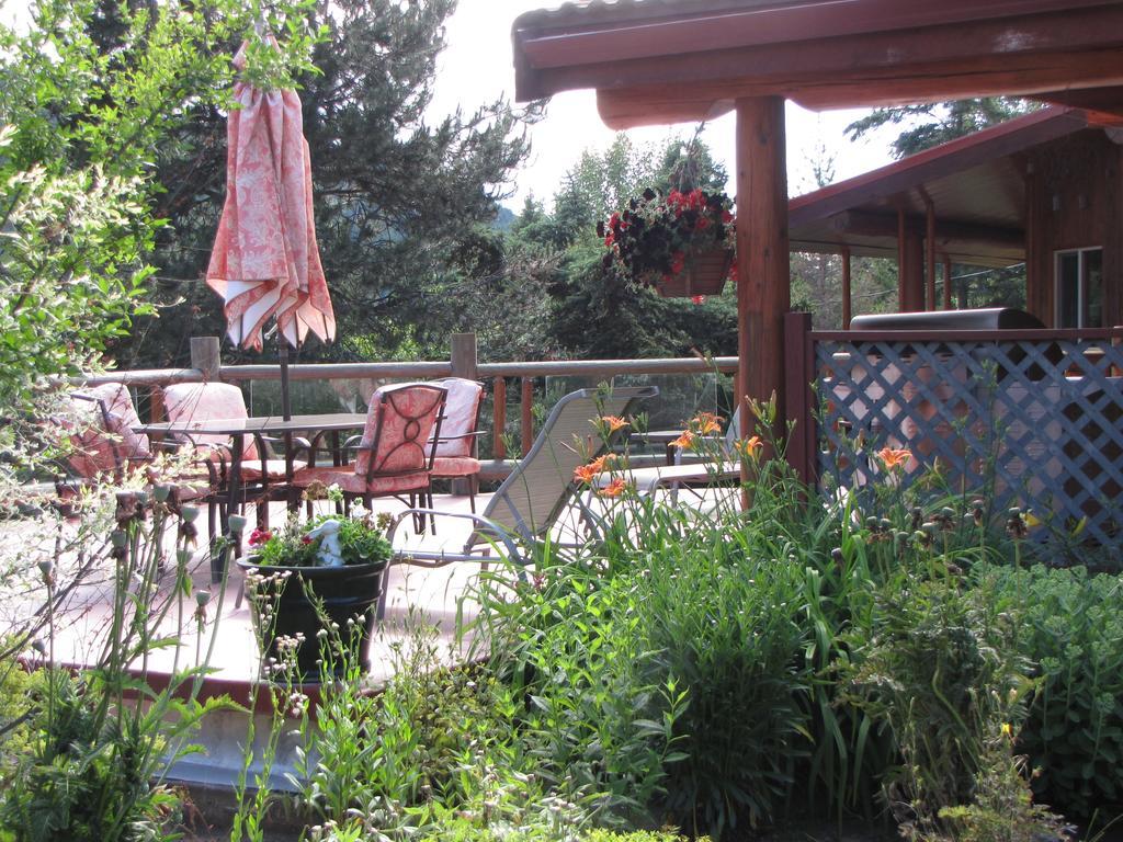 Hitching Post Resort Келоуна Экстерьер фото
