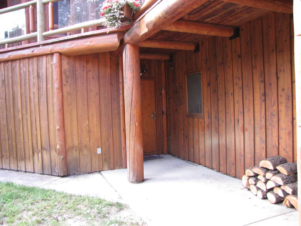 Hitching Post Resort Келоуна Экстерьер фото