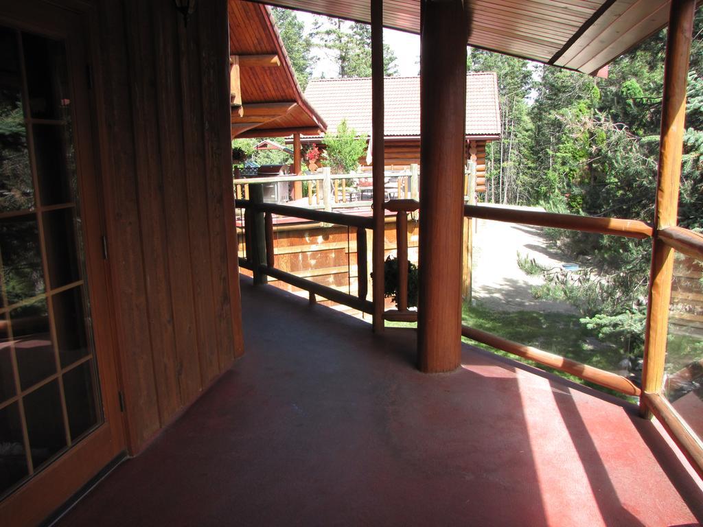Hitching Post Resort Келоуна Экстерьер фото