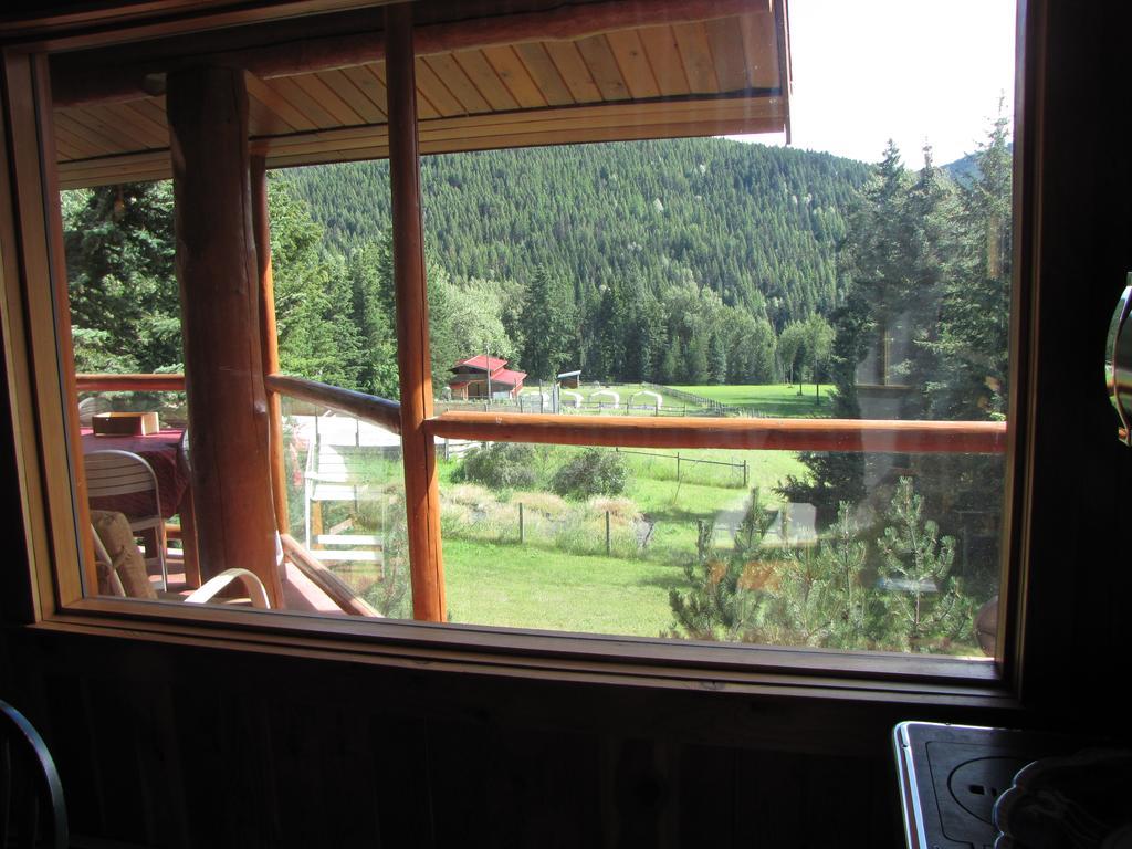 Hitching Post Resort Келоуна Экстерьер фото