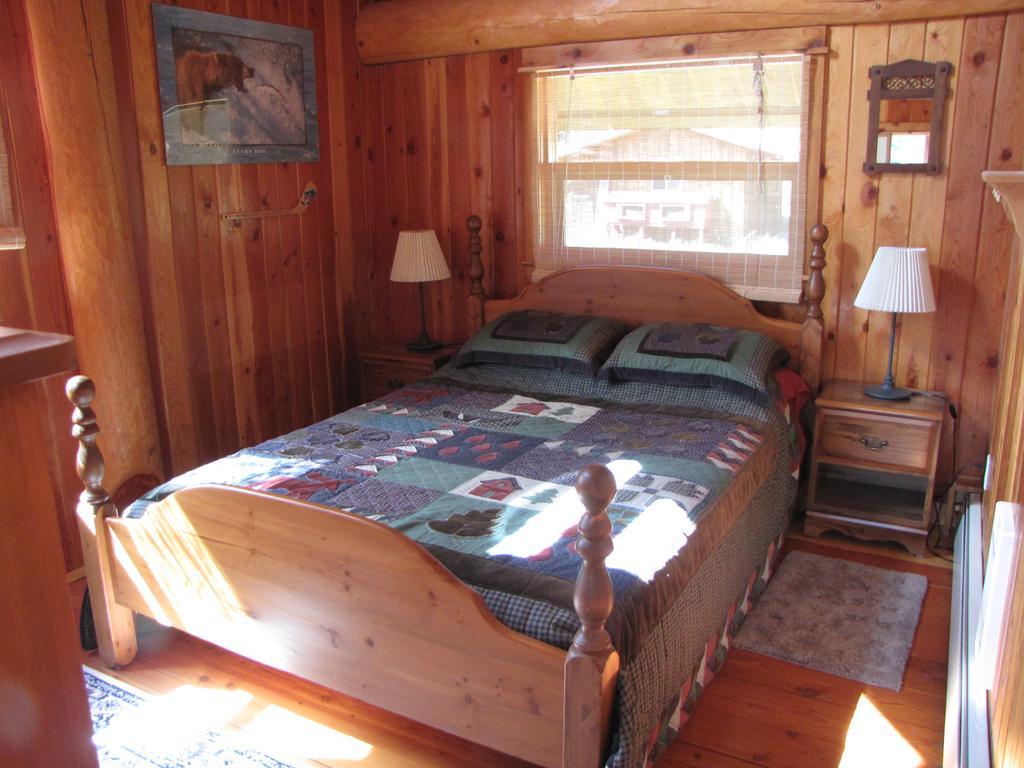 Hitching Post Resort Келоуна Экстерьер фото